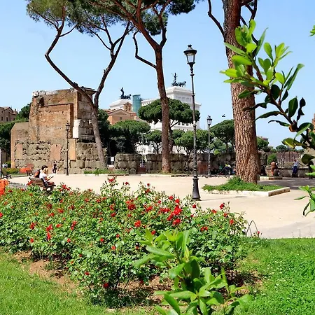 Charming Antonia 300 Mt From Colosseum * רומא